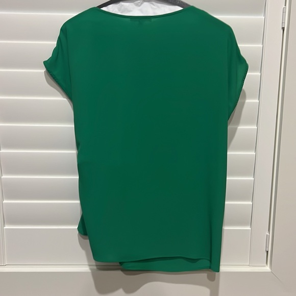 Green Gibson cap sleeve blouse with faux tie size medium - Picture 2 of 3